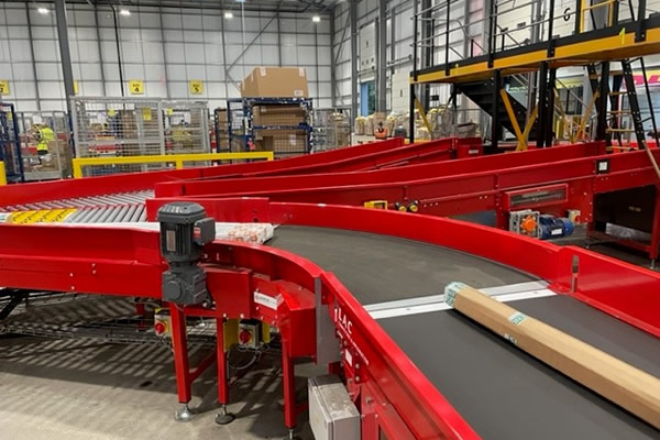 Courbes de ceinture pour l'industrie intralogistique