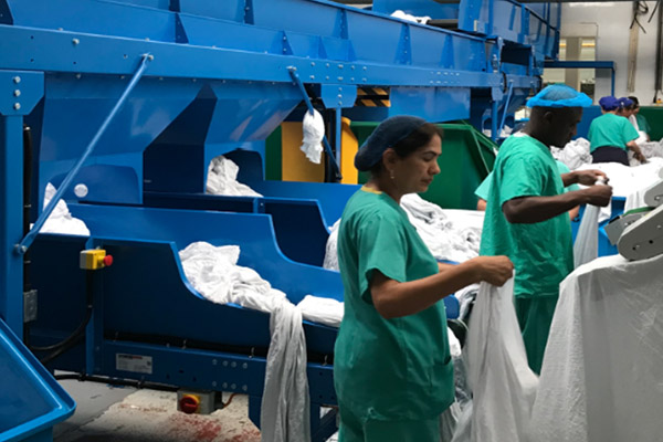 Convoyeurs de blanchisserie par Amber Industries Ltd. 