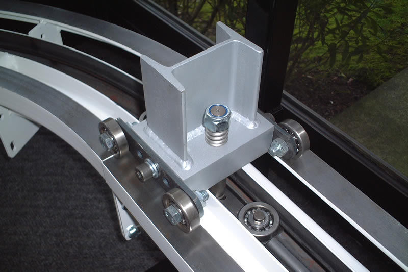 Système de convoyeur inversé à double voie MCM MCM Dualtrack Inverted Conveyor System