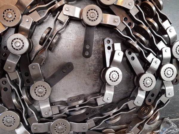 Reliez votre convoyeur aérien existant à une nouvelle chaîne.